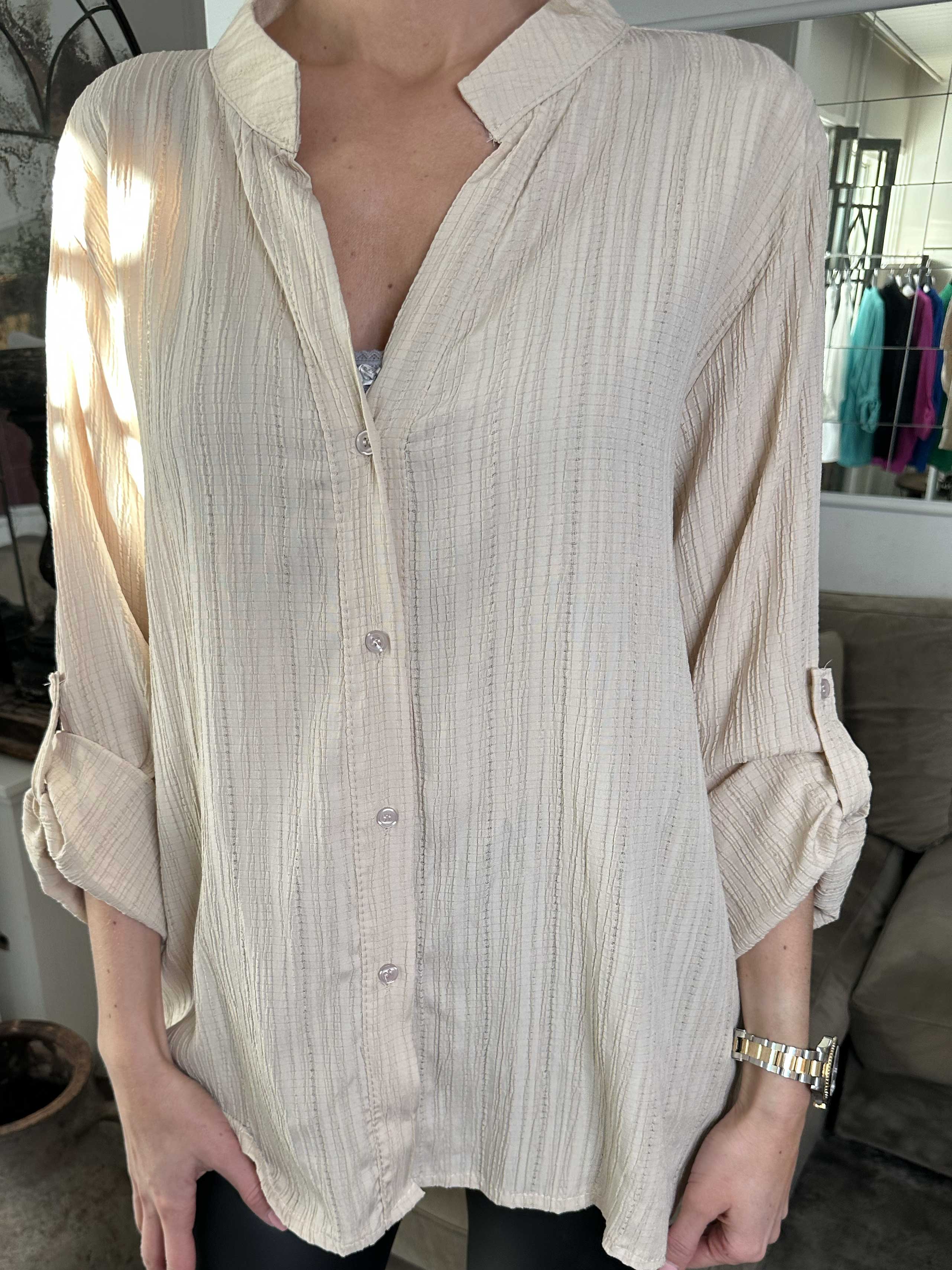 Karah - Ensfarvet skjorte i crepet look